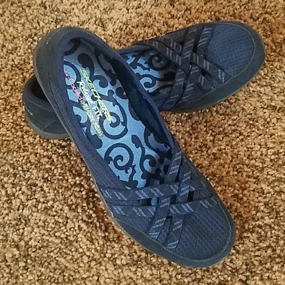 Navy blue Skechers